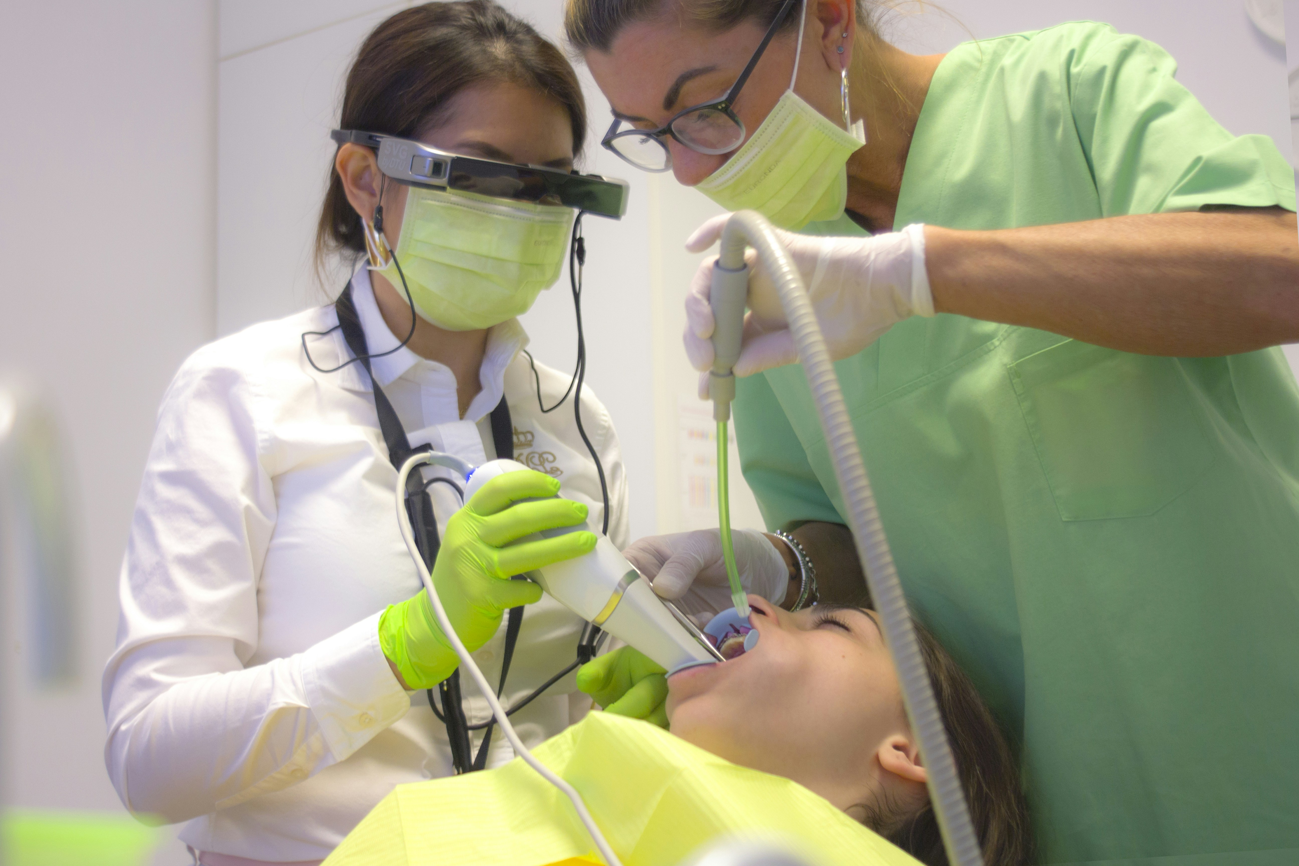 Intraoral Scanners in Albania: Why Digital Impressions Are Replacing Traditional Molds
